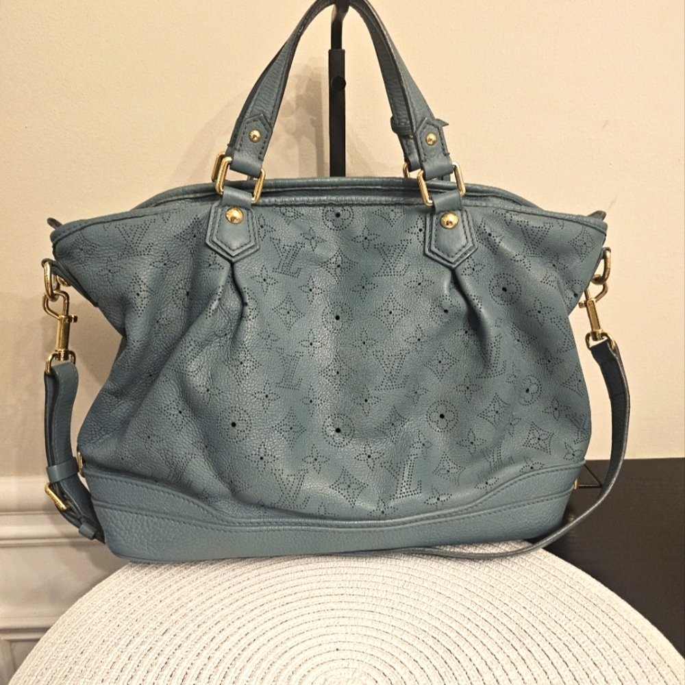 Louis Vuitton Mahina Cirrus PM Tote in Blue – Strap, Lock & Key, Dustbag, COA